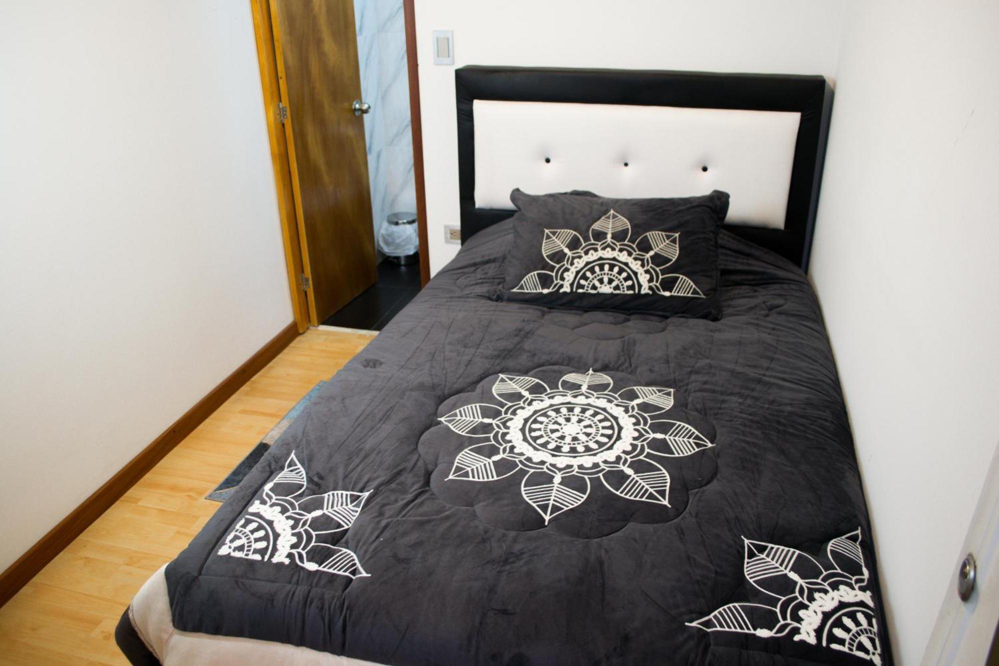 Hostal Lucas Corferias - Habitaciones Privadas - Bogota — Photos 1